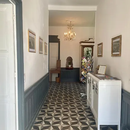 Les Volets Verts Bed & Breakfast 3*