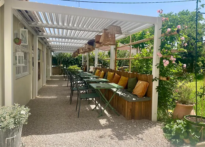 Les Volets Verts Bed & Breakfast